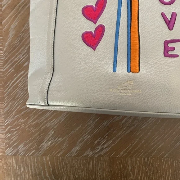 Elegant Cream Shoulder Bag with Embroidered Design - Picture 5 of 11